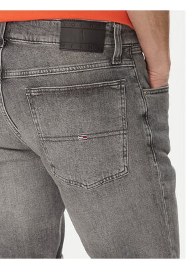 Tommy Jeans Szorty jeansowe Ronnie DM0DM20946 Szary Slim Fit. Kolor: szary. Materiał: bawełna