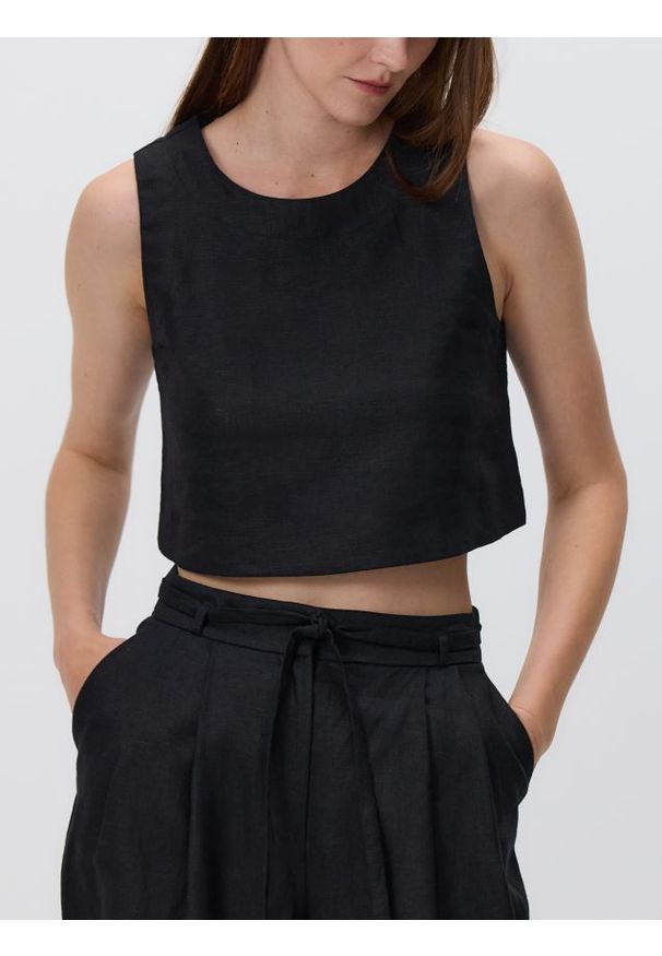 Reserved - Lniany top - czarny. Kolor: czarny. Materiał: len. Długość: krótkie