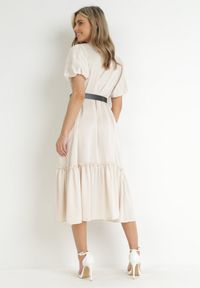 Born2be - Beżowa Koszulowa Sukienka Midi z Falbanką i Paskiem z Klamerką Cadyjane. Okazja: na co dzień. Kolor: beżowy. Materiał: skóra. Typ sukienki: koszulowe. Styl: casual. Długość: midi #3