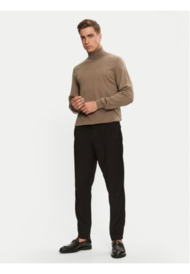 BOSS Golf Musso-P 50468262 Brązowy Slim Fit. Typ kołnierza: golf. Kolor: brązowy. Materiał: wełna
