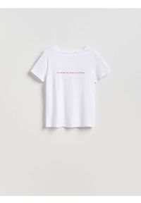 Reserved - T-shirt z napisem - biały. Kolor: biały. Materiał: bawełna. Wzór: napisy