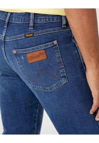 Wrangler - WRANGLER LARSTON MĘSKIE SPODNIE JEANSOWE JEANSY DARKLY WORN W18SD239W