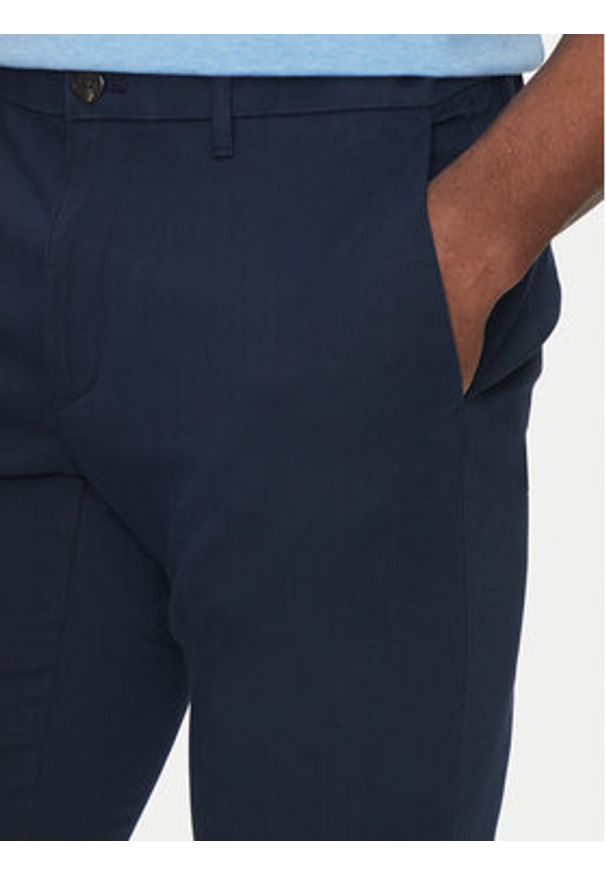 Michael Kors Chinosy CS4301KDR2 Granatowy Slim Fit. Kolor: niebieski. Materiał: bawełna