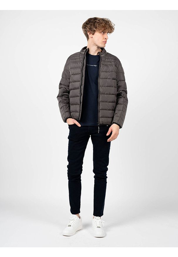 Pepe Jeans Kurtka "Jack" | PM402593 | Jack | Mężczyzna | Szary. Okazja: na co dzień. Typ kołnierza: kołnierzyk stójkowy. Kolor: szary. Materiał: poliester. Wzór: aplikacja. Styl: casual