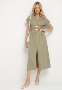 Born2be - Zielona Bawełniana Sukienka Koszulowa na Krótki Rękaw z Dodatkowym Paskiem Callira. Okazja: na spacer, na co dzień. Kolor: zielony. Materiał: bawełna. Długość rękawa: krótki rękaw. Typ sukienki: koszulowe. Styl: elegancki, casual #1