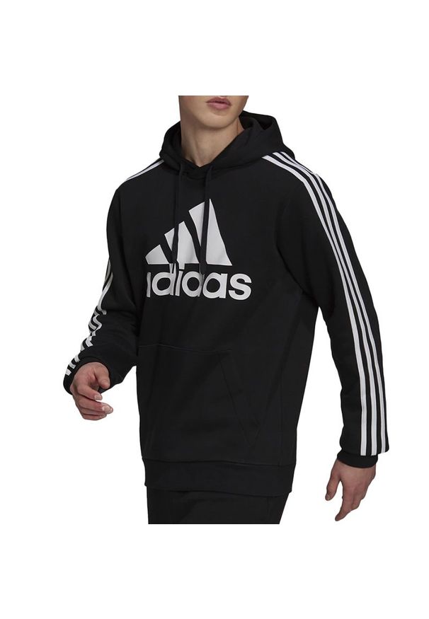 Adidas - Bluza adidas Essentials Fleece 3-Stripes Logo Hoodie H14641 - czarna. Okazja: na co dzień. Typ kołnierza: kaptur. Kolor: czarny. Materiał: bawełna, poliester, wiskoza. Wzór: aplikacja, paski. Styl: casual, klasyczny