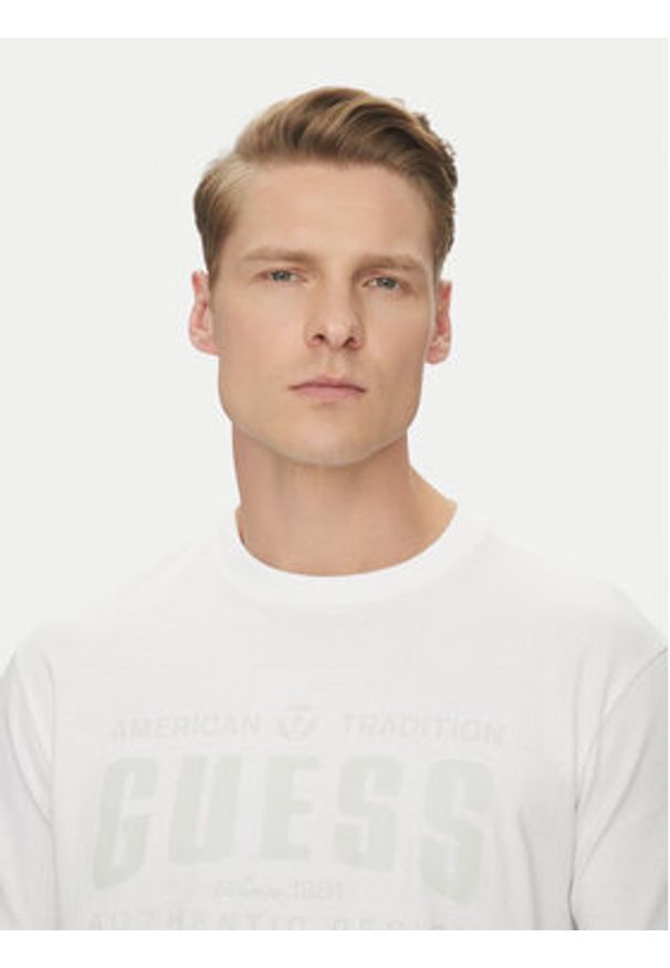 Guess T-Shirt M5GI27 KBW41 Biały Regular Fit. Kolor: biały. Materiał: bawełna