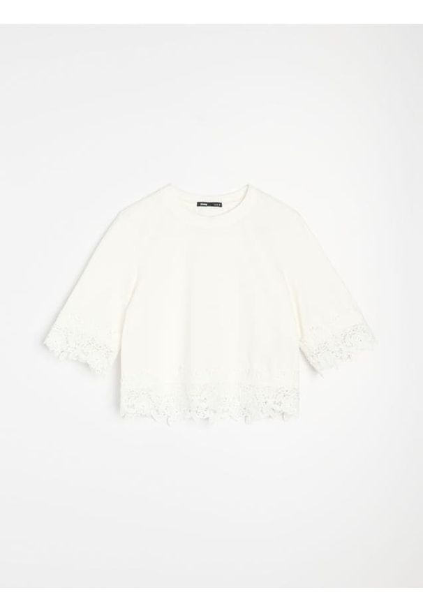Sinsay - Bawełniana bluzka z koronkową aplikacją - kremowy. Kolor: kremowy. Materiał: bawełna, koronka. Wzór: aplikacja