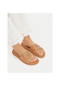 Klapki Nine West. Kolor: brązowy #1