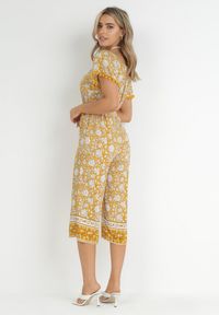 Born2be - Żółty Kombinezon Hesonia. Kolor: żółty. Długość rękawa: krótki rękaw. Długość: krótkie. Wzór: ażurowy, aplikacja, kwiaty. Styl: boho, wakacyjny #2