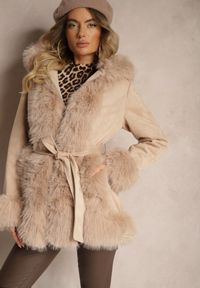 Renee - Beżowa Taliowana Kurtka z Futerkiem Paskiem i Kapturem Maiera. Okazja: na spacer. Kolor: beżowy. Materiał: futro. Styl: elegancki #5