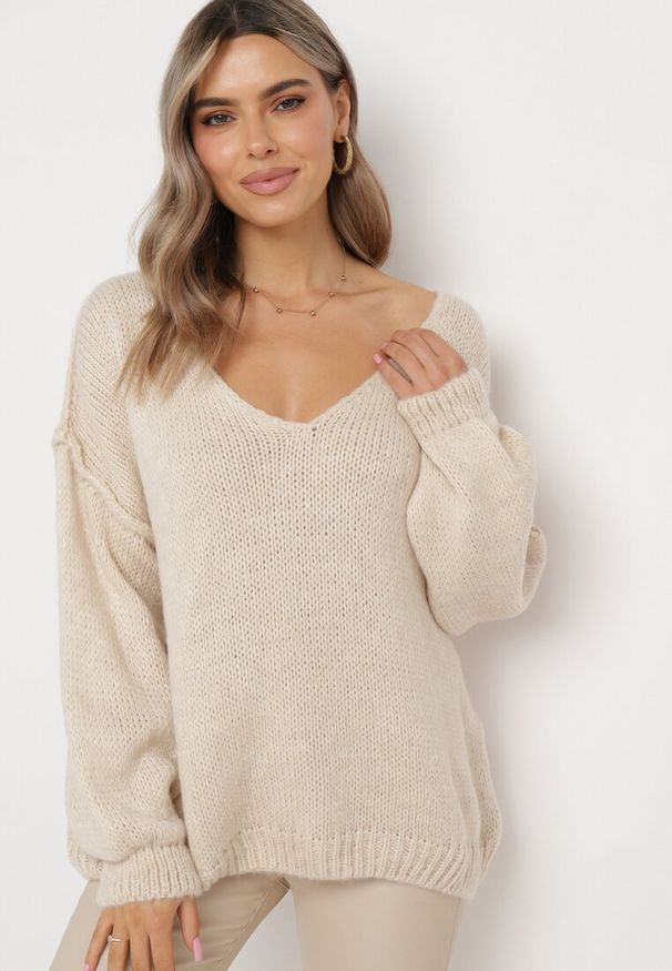 Born2be - Jasnobeżowy Sweter z Szerokimi Rękawami Armananis. Kolor: beżowy. Materiał: dzianina, tkanina