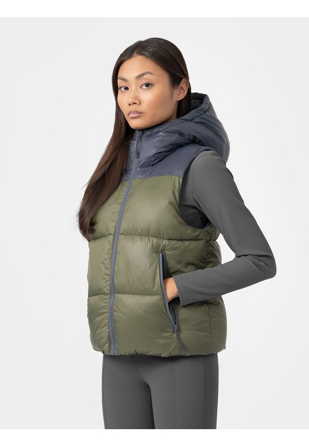 4f - Bezrękawnik puchowy z wypełnieniem syntetycznym damski. Kolor: brązowy, oliwkowy, wielokolorowy. Materiał: syntetyk, puch. Długość rękawa: bez rękawów. Długość: krótkie