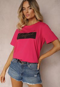 Renee - Różowy T-shirt z Bawełny Ozdobiony Cyrkoniowym Napisem Olfea. Okazja: na co dzień. Kolor: różowy. Materiał: bawełna. Wzór: napisy, aplikacja. Styl: casual, wizytowy, elegancki #4