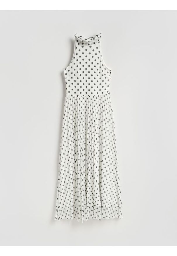 Reserved - Plisowana sukienka z wiązaniem - biały. Kolor: biały. Materiał: dzianina