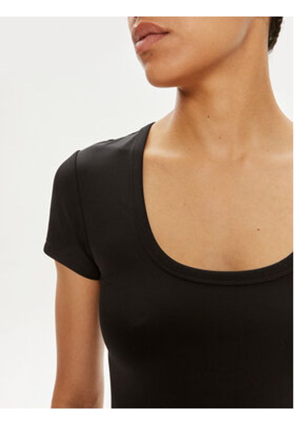 Calvin Klein T-Shirt K20K207191 Czarny Slim Fit. Kolor: czarny. Materiał: syntetyk