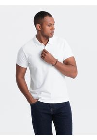 Ombre Clothing - Jednokolorowa koszulka męska polo BASIC z dzianiny pique - biała V4. Okazja: na co dzień. Typ kołnierza: polo. Kolor: biały. Materiał: dzianina. Wzór: haft, aplikacja, jednolity. Styl: sportowy, wizytowy, casual #6