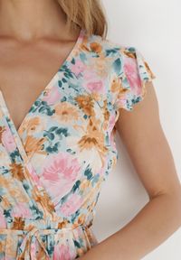 Born2be - Biało-Miętowa Sukienka Iraris. Typ kołnierza: kołnierz z falbankami. Kolor: biały. Materiał: wiskoza, materiał, tkanina. Długość rękawa: bez rękawów. Wzór: kwiaty. Sezon: lato. Typ sukienki: kopertowe. Długość: maxi #3