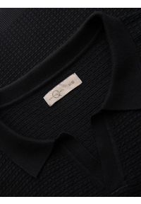 Ombre Clothing - Dzianinowa koszulka męska polo bez zapięcia – czarna V3 - Rozmiar: S. Okazja: na co dzień. Typ kołnierza: polo. Kolor: czarny. Materiał: dzianina. Wzór: gładki, ze splotem. Styl: klasyczny, casual #6