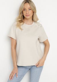 Born2be - Beżowy T-shirt z Bawełną i Ozdobnymi Guzikami Edivona. Okazja: na co dzień. Kolor: beżowy. Materiał: bawełna. Styl: casual, elegancki