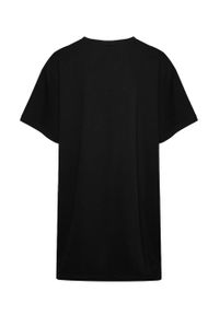 MUUV Sukienka Boyfriends Tshirt kolor czarny mini oversize. Kolor: czarny. Materiał: bawełna, dzianina. Długość rękawa: krótki rękaw. Typ sukienki: oversize. Długość: mini #2