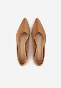 Born2be - Jasnobrązowe Balerinki z Imitacji Zamszu z Noskiem w Szpic Egynome. Okazja: na co dzień, na spotkanie biznesowe, do pracy. Kolor: brązowy. Materiał: zamsz. Styl: casual, biznesowy, elegancki #8