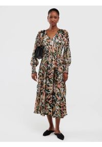 Big-Star - Sukienka damska z dekoltem v-neck z kolorowym nadrukiem Natela 000. Kolor: wielokolorowy. Materiał: wiskoza, tkanina. Wzór: kolorowy, nadruk. Typ sukienki: rozkloszowane, plisowane. Styl: klasyczny, elegancki #1