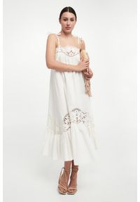 Twinset Milano - Sukienka midi TWINSET. Długość: midi