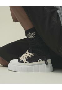 Inuikii - INUIKII MATILDA CANVAS LOW Sneakersy damskie. Okazja: na co dzień. Kolor: czarny. Materiał: materiał, jeans, bawełna, guma. Szerokość cholewki: normalna #2