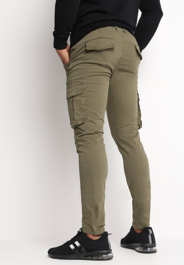 Born2be - Ciemnozielone Spodnie Bojówki z Kieszeniami Eselam. Kolor: zielony. Wzór: aplikacja