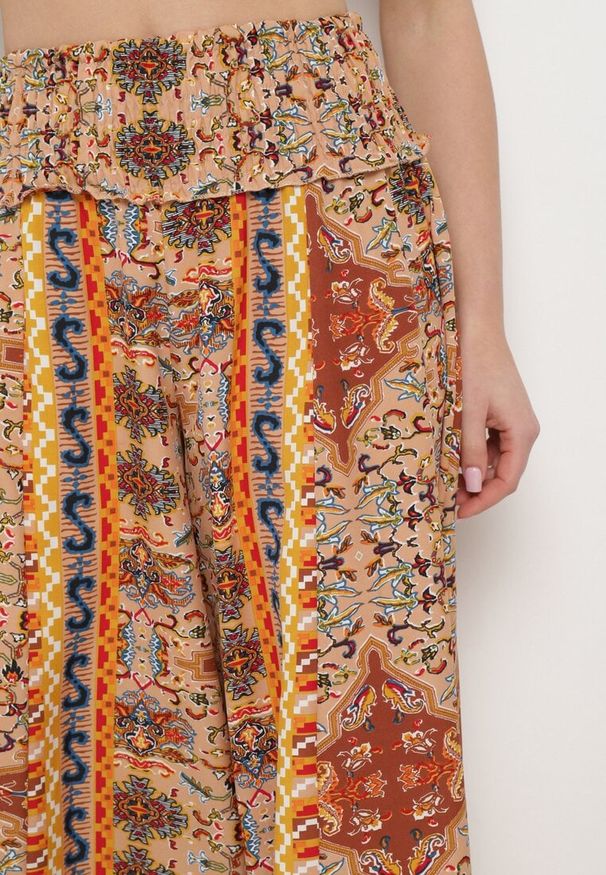 Born2be - Beżowo-Pomarańczowe Szerokie Spodnie Palazzo z Cienkimi Gumkami w Pasie i Wysokim Stanem Neana. Okazja: do pracy, na spotkanie biznesowe. Stan: podwyższony. Kolor: beżowy. Materiał: materiał. Długość: długie. Styl: biznesowy