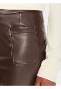 Gaudi Spodnie z imitacji skóry 521FD28002 Brązowy Straight Fit. Kolor: brązowy. Materiał: skóra #2