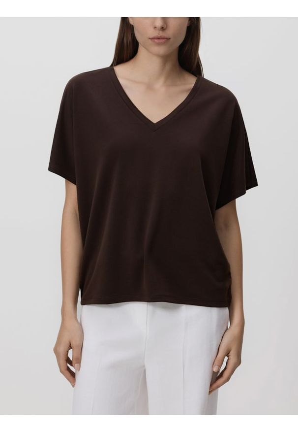 Reserved - T-shirt z modalem - ciemnobrązowy. Kolor: brązowy. Materiał: dzianina