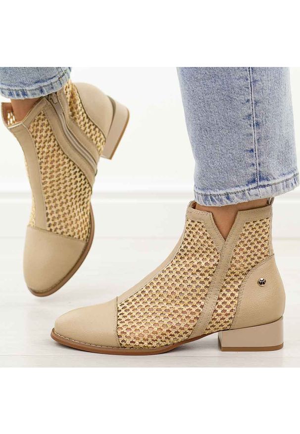 Beżowe wiosenne botki damskie na obcasie M.Daszyński Sa197-31. Okazja: na co dzień. Kolor: beżowy. Szerokość cholewki: normalna. Wzór: ażurowy. Materiał: skóra. Sezon: wiosna. Obcas: na obcasie. Styl: casual, elegancki, boho, klasyczny. Wysokość obcasa: niski