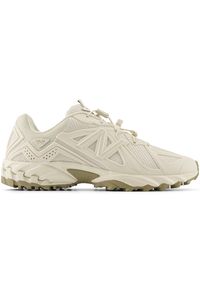 Buty męskie New Balance ML610DG – beżowe. Okazja: na co dzień. Kolor: beżowy. Materiał: materiał, syntetyk, guma. Wzór: nadruk. Sezon: lato