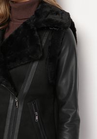 Born2be - Czarna Kamizelka Bezrękawnik w Stylu Biker z Ekozamszu z Futerkiem Terone. Kolor: czarny. Materiał: futro. Długość rękawa: bez rękawów. Wzór: aplikacja #2