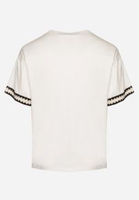Born2be - Biały Bawełniany T-shirt o Kroju Oversize ze Zdobieniem przy Rękawach Milatia. Okazja: na co dzień. Kolor: biały. Materiał: bawełna. Wzór: aplikacja. Styl: elegancki, casual #7