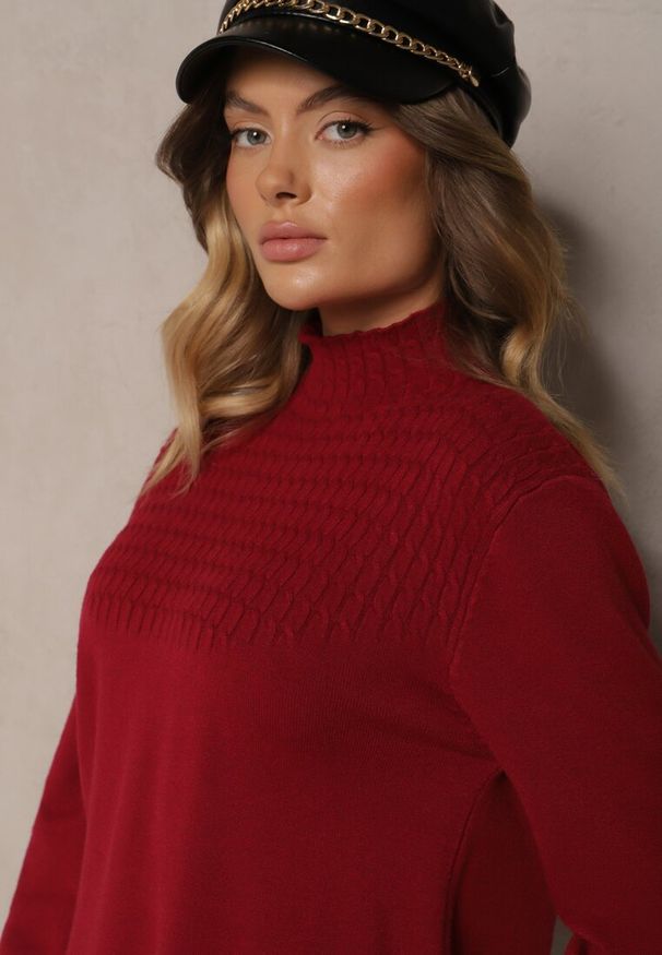 Renee - Bordowy Sweter Półgolf z Bawełną i Kieszenią z Przodu Emittes. Okazja: na co dzień, na randkę. Kolor: czerwony. Materiał: bawełna. Długość rękawa: długi rękaw. Długość: długie. Styl: casual, elegancki, klasyczny