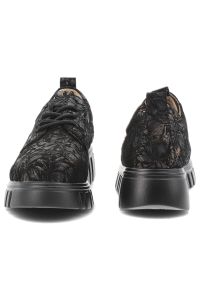 Czarne Sneakersy Filippo Eleganckie Obuwie Damskie. Okazja: na co dzień. Kolor: czarny. Szerokość cholewki: normalna. Wzór: aplikacja, kwiaty. Styl: elegancki