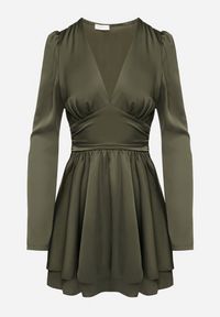 Born2be - Zielona Satynowa Sukienka Mini z Głębokim Dekoltem i Wiązaniem z Tyłu Liadan. Okazja: na imprezę. Kolor: zielony. Materiał: satyna. Styl: elegancki. Długość: mini #2