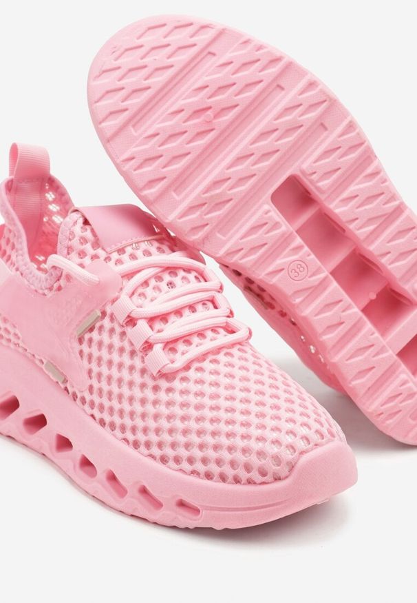 Born2be - Fuksjowe Siateczkowe Buty Sportowe Sneakersy na Grubej Tłoczonej Podeszwie Luriane. Okazja: na co dzień. Kolor: różowy. Materiał: jeans, materiał
