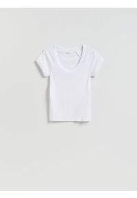 Reserved - T-shirt slim fit - biały. Kolor: biały. Materiał: elastan, bawełna, dzianina