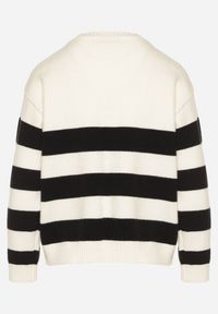 Born2be - Jasnobeżowy Sweter z Dodatkiem Kaszmiru o Prostym Kroju w Paski Venlire. Okazja: na co dzień. Kolor: beżowy. Materiał: kaszmir. Wzór: paski. Styl: casual, klasyczny