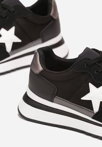 Renee - Czarne Sneakersy przed Kostkę z Naszywką Gwiazdy Memeda. Wysokość cholewki: przed kostkę. Kolor: czarny. Wzór: aplikacja #5