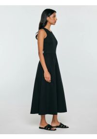 Big-Star - Sukienka damska midi bawełniana czarna Kamasi 906. Kolor: czarny. Materiał: bawełna. Długość rękawa: na ramiączkach. Wzór: prążki. Sezon: lato. Styl: elegancki. Długość: midi #3