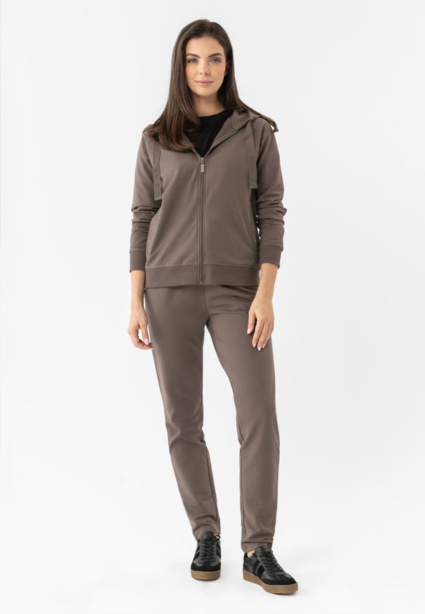 Volcano - Spodnie dresowe N-MILLA. Kolor: brązowy. Materiał: dresówka. Wzór: haft, napisy. Sport: wspinaczka