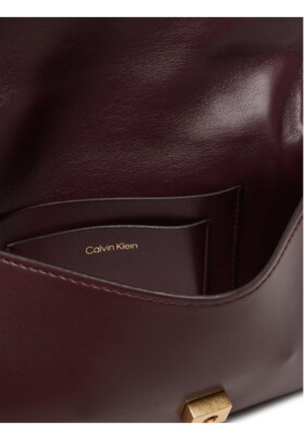 Calvin Klein Torebka Ck Convertible Chain Small Bag LV04F3172G Bordowy. Kolor: czerwony. Materiał: skórzane