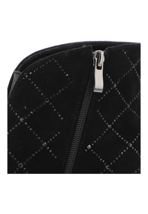 Czarne Botki S.Barski Eleganckie Buty Damskie. Okazja: na co dzień. Zapięcie: zamek. Kolor: czarny. Materiał: zamsz. Wzór: geometria, aplikacja. Obcas: na obcasie. Styl: elegancki. Wysokość obcasa: średni