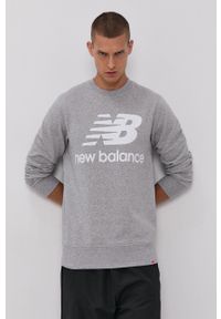 New Balance Bluza męska kolor szary z nadrukiem. Okazja: na co dzień. Kolor: szary. Materiał: dzianina. Wzór: nadruk. Styl: casual