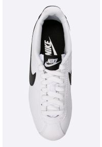 Nike Sportswear - Buty Classic Cortez. Nosek buta: okrągły. Kolor: biały. Materiał: syntetyk, materiał, skóra ekologiczna. Szerokość cholewki: normalna. Obcas: na obcasie. Model: Nike Cortez. Wysokość obcasa: średni, niski #4